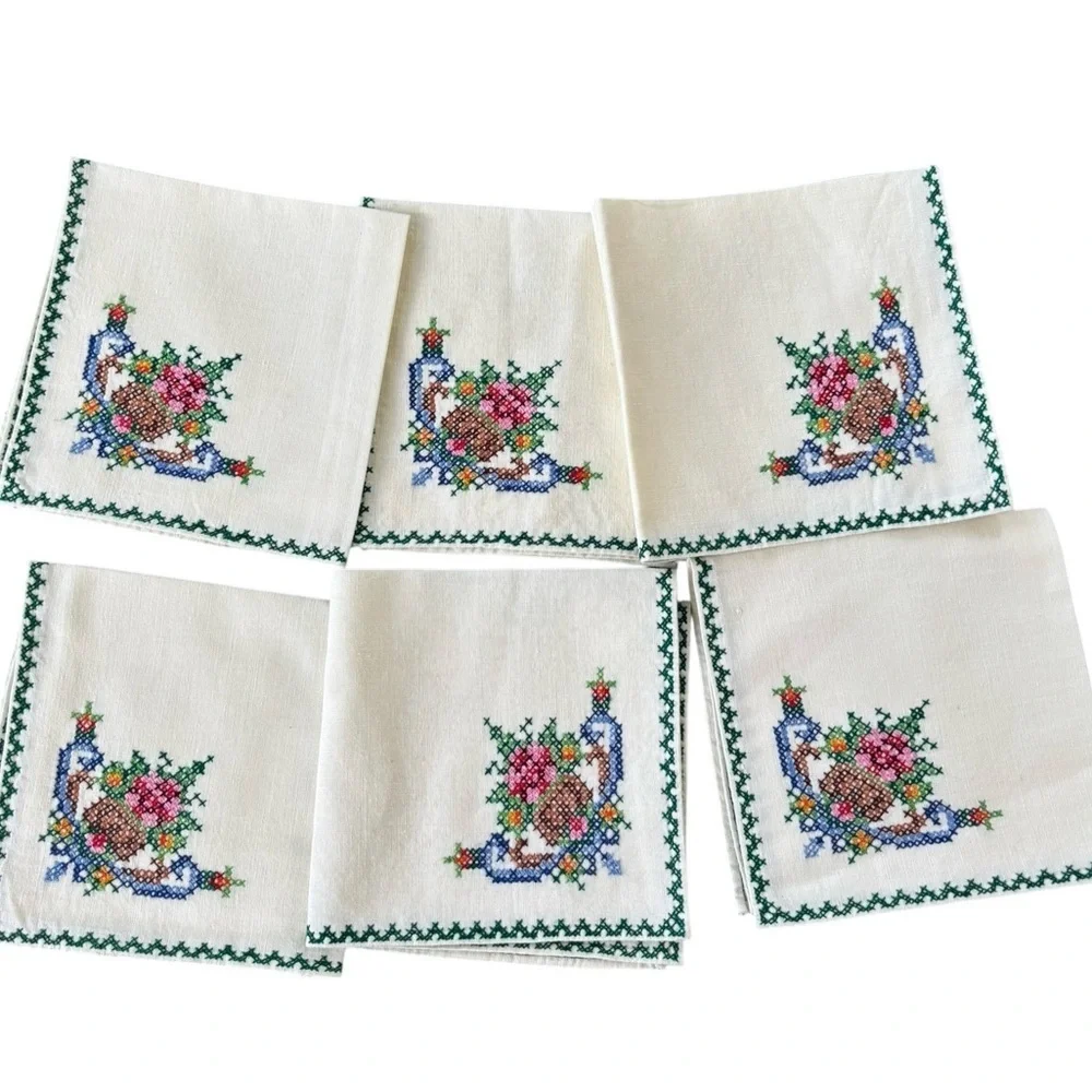VTG Cross-Stiched Square Floral Tablecloth W/6 Napkins 49”WX49”L Kitchen Ivory